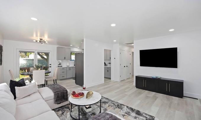 Burley House | Modern Luxe A 2BR Retreat by Modern Space Properties