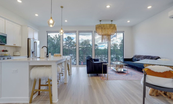 Waleska Villa | Modern & Luxe Lake Arrowhead Villa Near Marina!