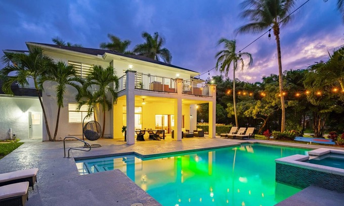 Plantation House | Modern Luxe Pool Home Resort