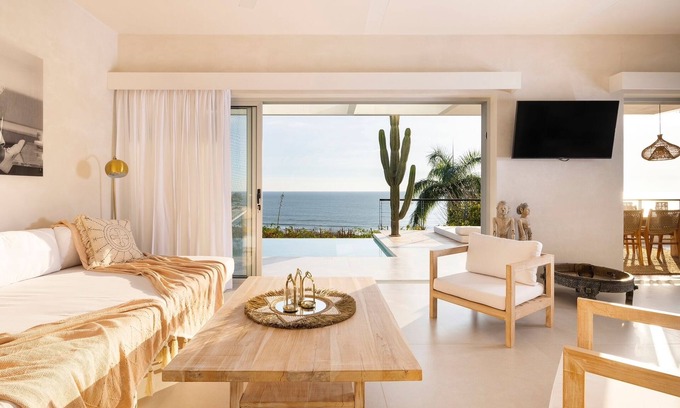 Buenos Aires Villa | Modern luxur ocean view villa steps from the beach