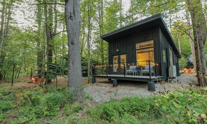 Freeport Cabin | Modern, Luxurious, Cabin in the Woods - 05 (ADA)