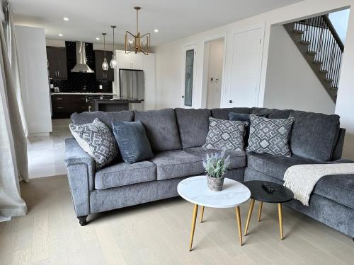 Amherstburg Villa | Modern Luxurious Stay