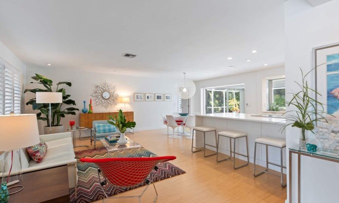 Park Shore House | Modern, Luxurious Villa in Park Shore w/Private Beach Access & Heated Pool