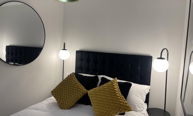 Basildon Apartment | Modern-luxury 1bedroom-EnsuiteBathroom-Garden-Wifi