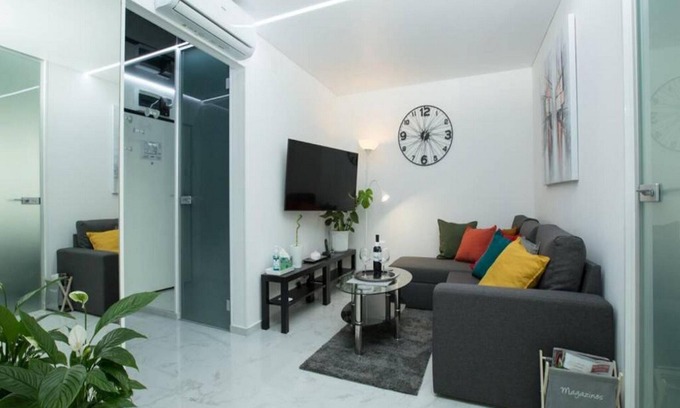 Velika Gorica Apartment | Modern & Luxury APT Zagreb Airport W/free WiFi - One Bedroom Apartment