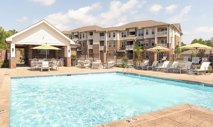Farragut Apartment | Modern Luxury at Overlook at Farragut| Parking
