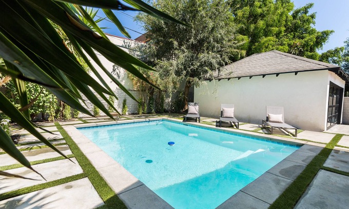 Larchmont House | Modern Luxury Bungalow with a Pool in Larchmont Village