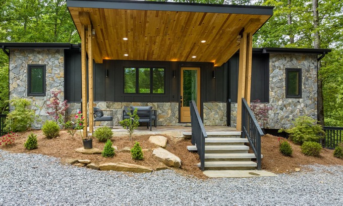 Ellijay House | Modern luxury creekside retreat