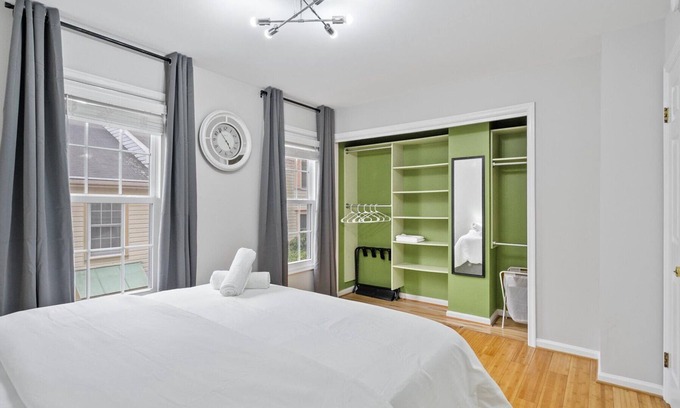 Arlington House | Modern Luxury | DC | Free Parking