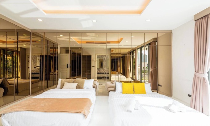 Thonglor Villa | Modern Luxury Poolhaus With Lift
