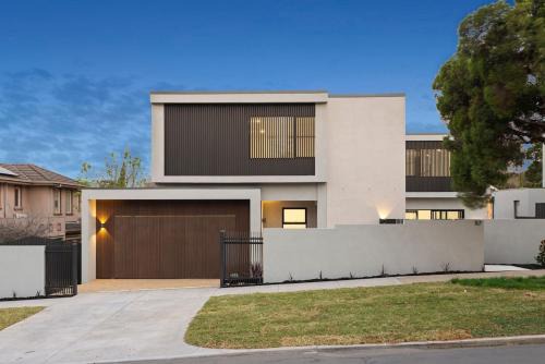 Balwyn House | Modern Luxury Retreat With Pool