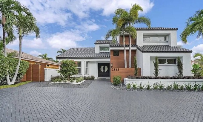 Pompano Isles House | Modern Luxury Vacation Home and Dock