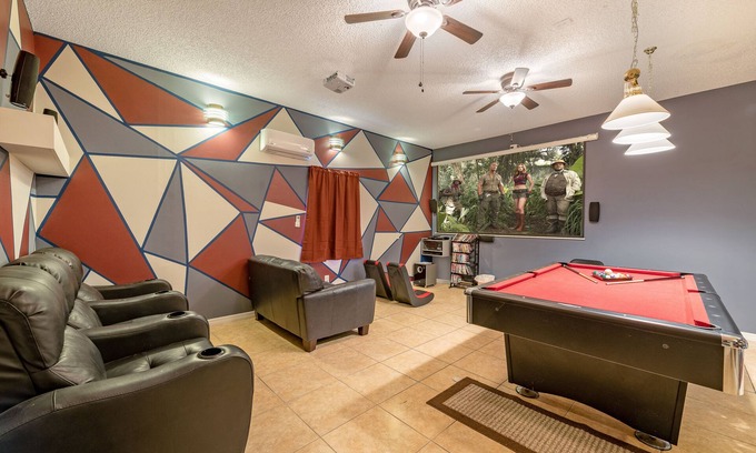 West Kissimmee Villa | ✦Modern Luxury Villa✦5 min2Disney ✦ Theater ✦ South-facing Pool/Spa✦Themed Rooms
