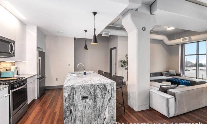 Nelson Apartment | Modern Luxury with 2 King Beds & Water Views - Leonard Building