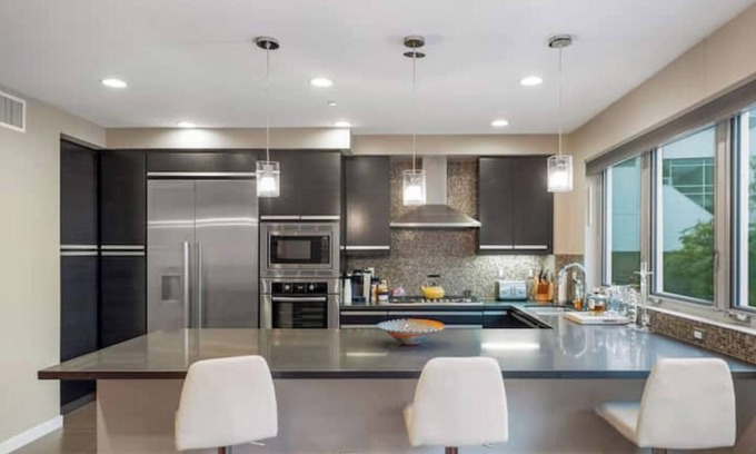 Venice House | Modern Marina/Venice Townhouse-3 Min from Beach!