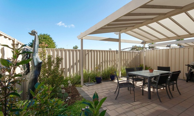 Palmyra House | Modern Melville Plaza Townhouse close to Swan River and Port beach.