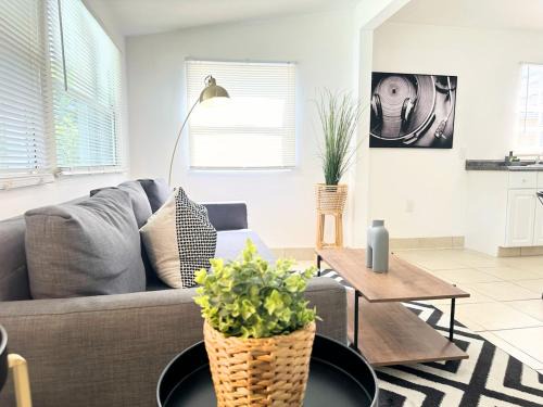 Miami Shores House | Modern Miami Family Cottage Beach 15 min
