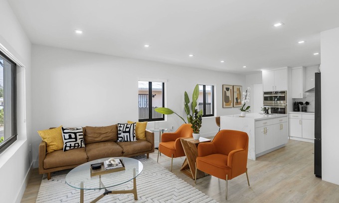 Coral Way House | Modern Miami Home- 5 min from Coral Gables & Coconut Grove, 15 min from Brickell