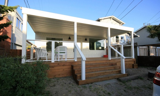 Stinson Beach House | Modern Mid-Century Cottage