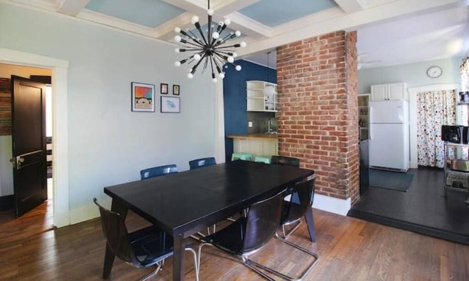 Crosstown House | Modern Midtown Bungalow - Walk to crosstown