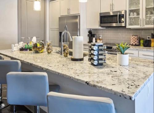 Midtown Apartment | Modern Midtown Oasis - Overlooking ATL with City and Pool View