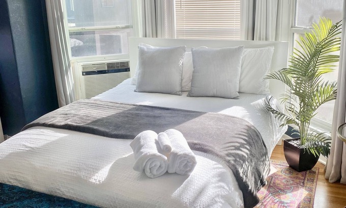 Midtown Sacramento Apartment | Modern Midtown Victorian Studio near Downtown!
