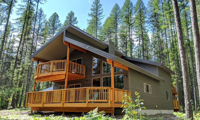 Essex House | Modern Mountain Cabin across Glacier NP & Izaak Walton Inn. Incl Wifi & Laundry
