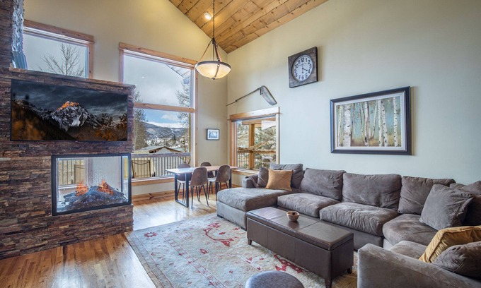 Creede House | Modern Mountain Cabin -Walk to Downtown Creede - Ping Pong - Unmatched Views