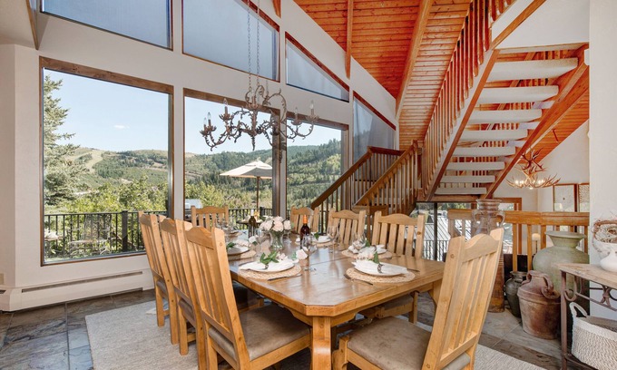 Deer Valley House | Modern Mountain Design, Hot Tub & Sauna + Free Shuttle - Perfect for Families!