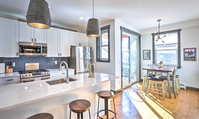 Grand Lake Condo | Modern Mountain Getaway, Walk to Grand Lake!