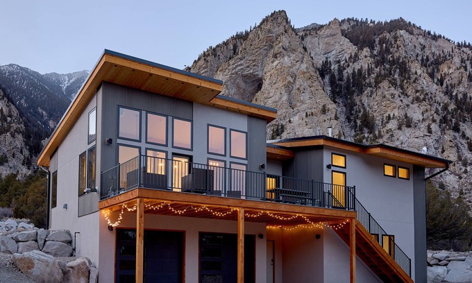 Nathrop House | Modern Mountain RetreatnnSTR License # 006798n
