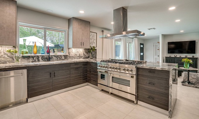 Nacogdoches House | Modern Nacogdoches Vacation Rental Near Downtown!