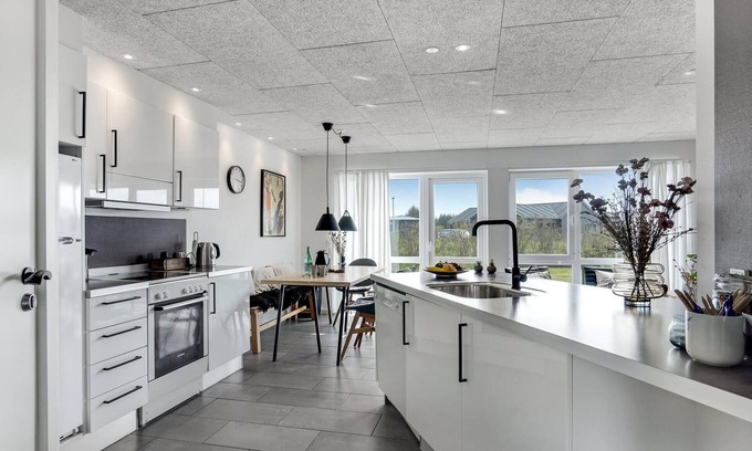 Lokken House | Modern, nicely furnished cottage with sauna and whirlpool.