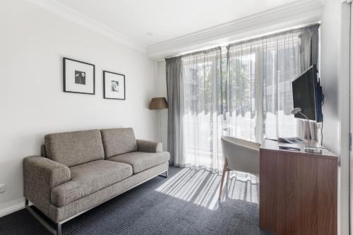 South Yarra Apartment | Modern Nomads Chapel Street 1BR Walk to Iconic Shopping District