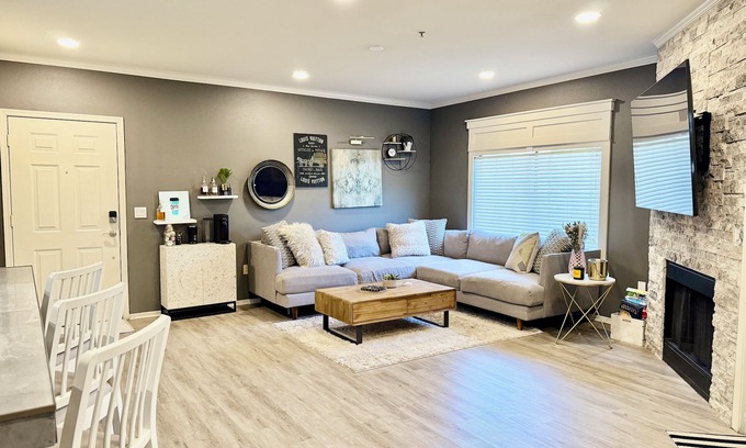 North Scottsdale Condo | Modern North Scottsdale Condo – Resort Style Amenities, 1st Floor Corner Unit