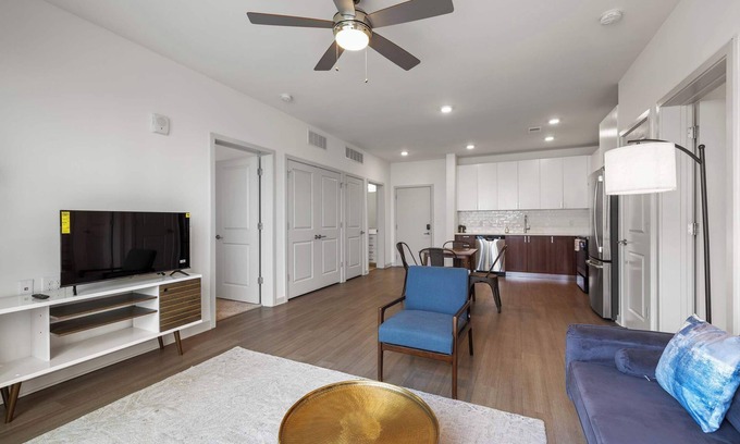 Downtown Louisville Apartment | Modern Nulu 2BR CozySuites 08