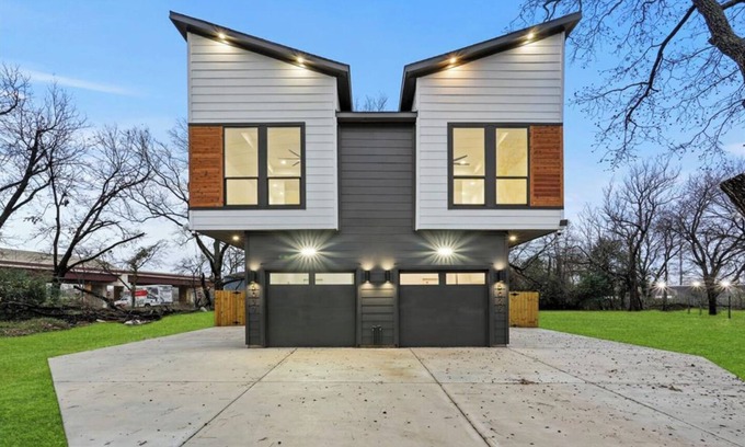 Dallas House | Modern Oasis 8 Mins to Downtown, Wi-Fi, Coffee Bar & Free Parking
