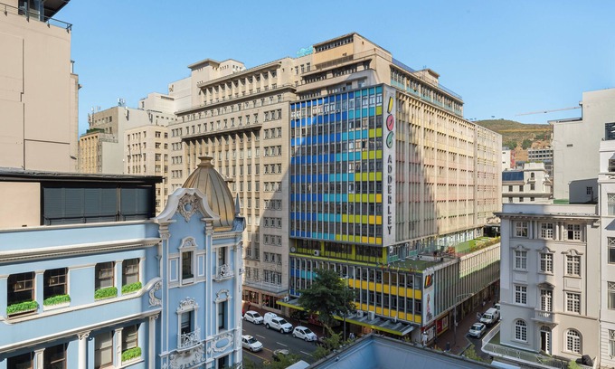 Flora Park Apartment | Modern One Bed Apt - Central - Pool
