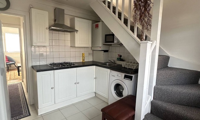 Cranford House | Modern one-bedroom house near Heathrow Airport and Central London!