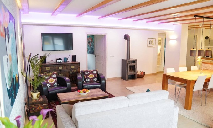Regenhutte Apartment | Modern, open-plan loft with south-facing balcony