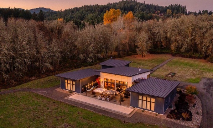 McMinnville House | Modern Pacific Northwest Escape