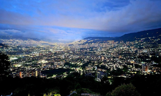 Envigado House | Modern Panoramic Luxury Mansion with the best VIP Viewpoint in Medellín