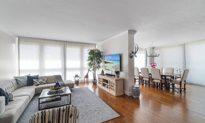 Park Shore Condo | Modern Park Shore Condo with Beach Access & Sunset Views