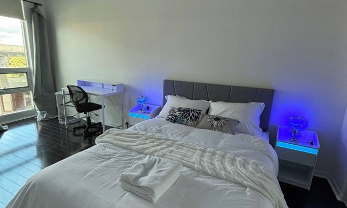 Fort York Condo | Modern place Heart of Toronto+free Parking & Wifi