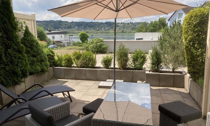 Scheid Apartment | Modern, premium lake view vacation apartment over 2 floors