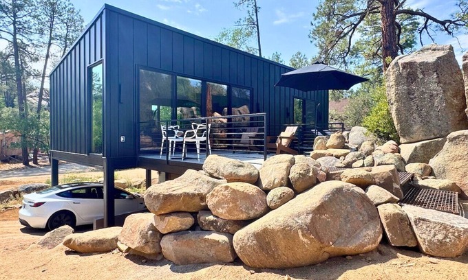 Prescott Cabin | Modern Prescott Cabin – Walk to Trails & Downtown