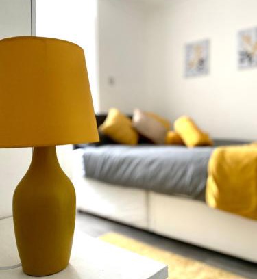Borehamwood House | Modern Private En-suite With Kitchenette
