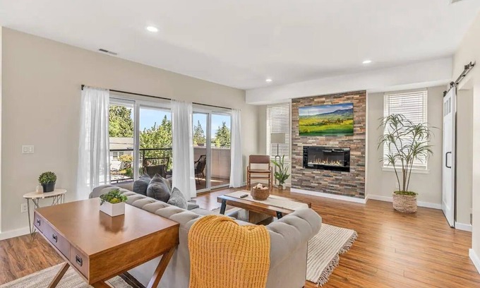 Seattle Metro Area House | Modern Private Getaway in the Heart of Seward Park!