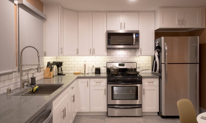 East Pasadena House | Modern Private Unit - Mins to Everything in Pasadena