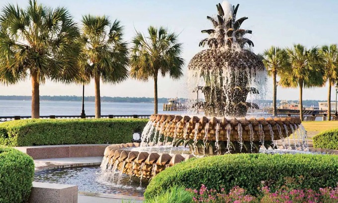 North Charleston House | Modern & Private Charleston Retreat Near Downtown!